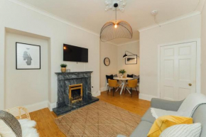 Beautifully Renovated 2 Bedroom Apartment